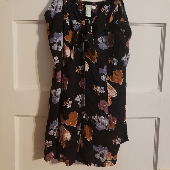 Forever 21 Black Floral Romper - Picture 2 of 4